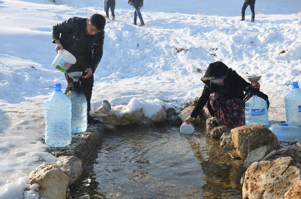 Foto - Yüksekova'da köylülerin su çilesi